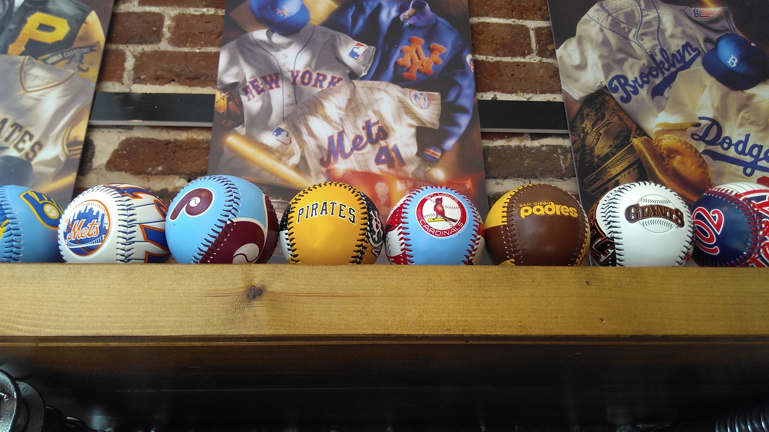 Opening: Major League Baseball tests Europe with pop-up shop in London